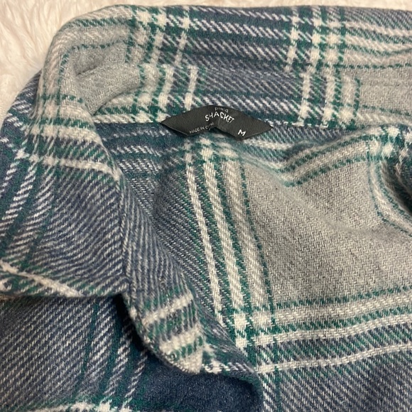 Beautiful womens Shacket medium - Picture 3 of 4